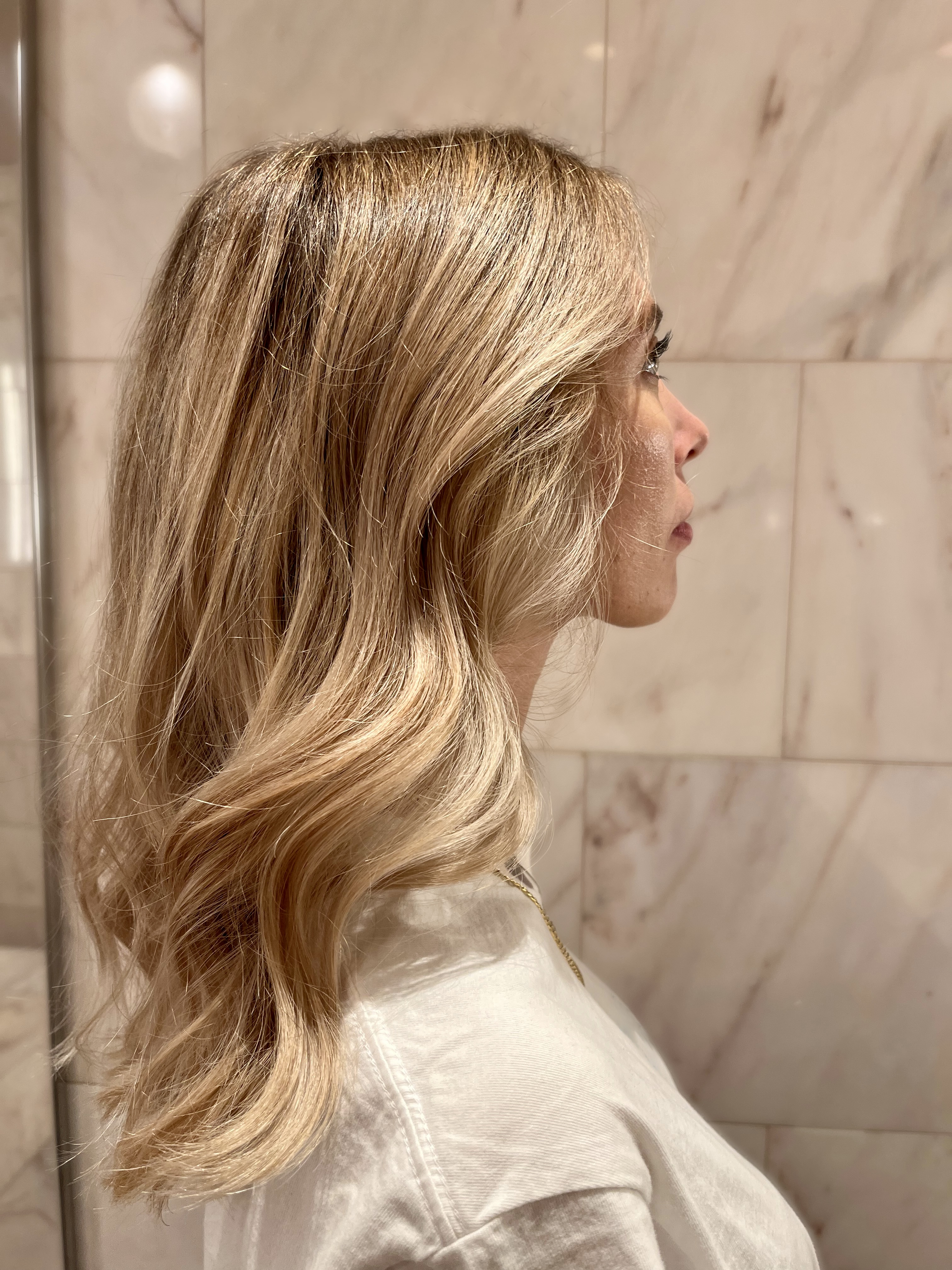 Capelli luminosi dopo il trattamento di Francesca